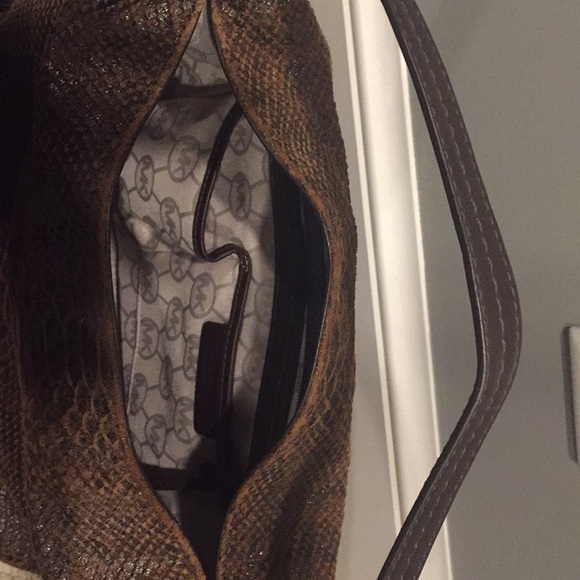 Michael Kors brown textured Python shoulder bag - Picture 5 of 5
